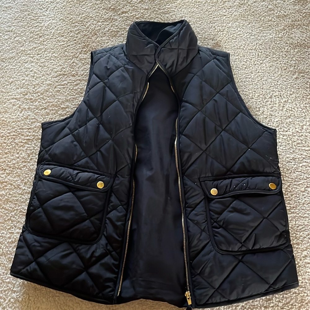 Black puffer vest